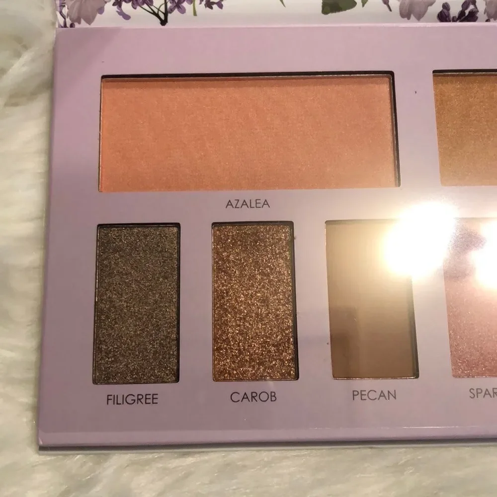 Seraphine Botanicals 6 Eyeshadows and 2 Blushs Palette New in Box
